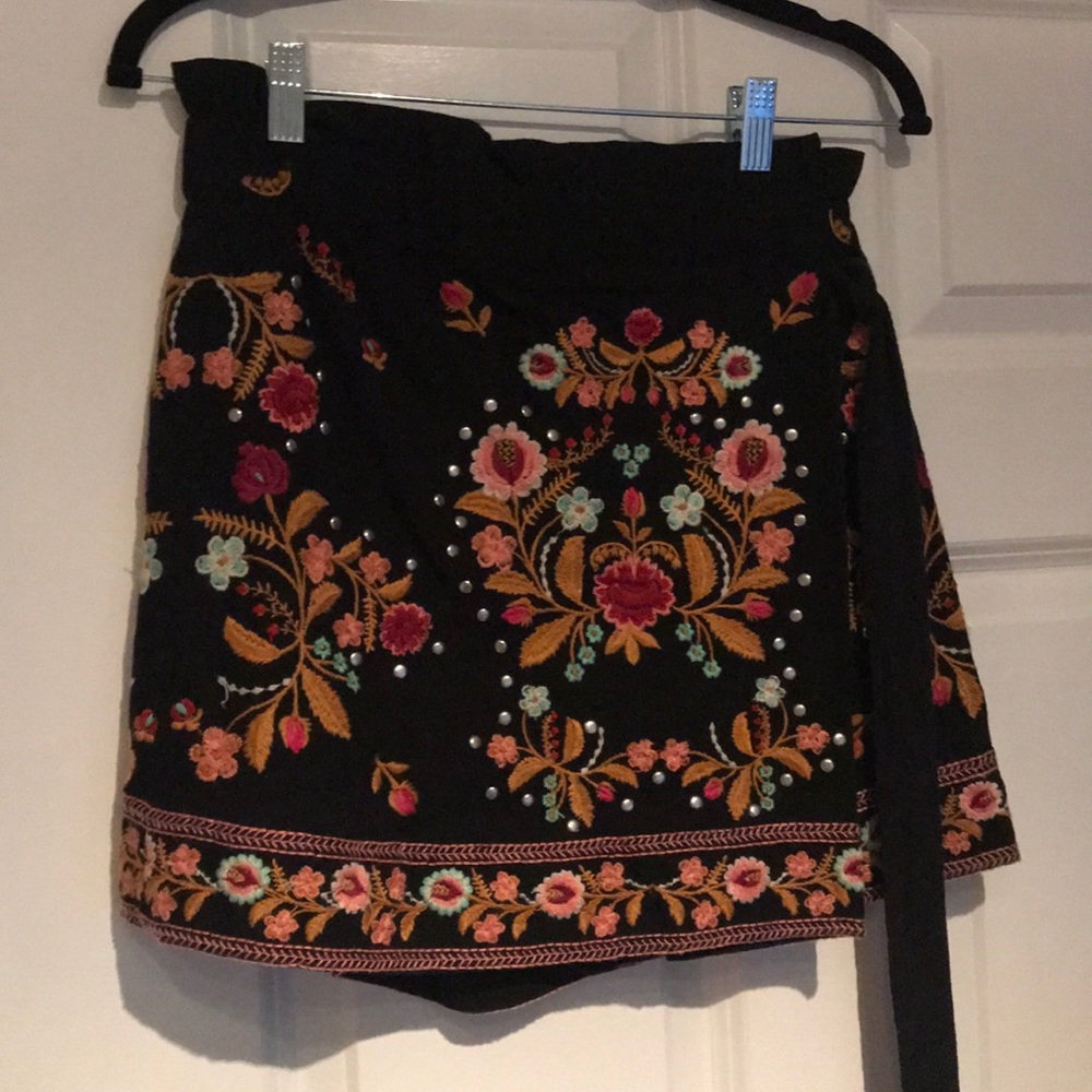 Embroidered skort